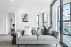 Your Gateway to Sports and Entertainment-00215