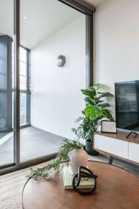 Your Gateway to Sports and Entertainment-00215