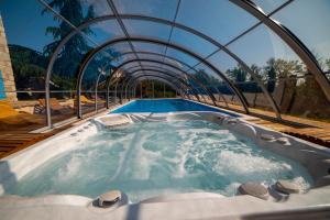 Julijud, heated pool, jacuzzi, DOME and sauna 