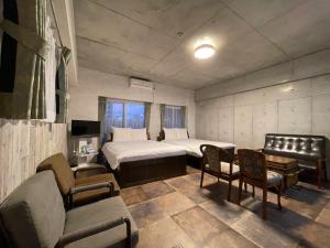 WOLF PACK apartment 21