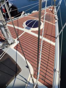 Bateau a quai St Raphaël, 4 couchages , voilier Etap 28i