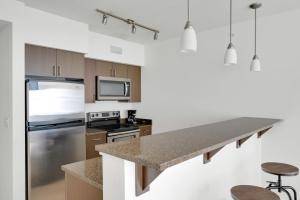 Bellevue 1BR w Gym WD Roof nr Downtown Park SEA-337