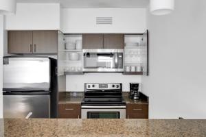 Bellevue 1BR w Gym WD Roof nr Downtown Park SEA-337