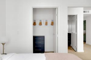 Bellevue 1BR w Gym WD Roof nr Downtown Park SEA-337