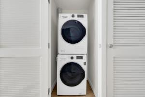 Bellevue 1BR w Gym WD Roof nr Downtown Park SEA-337