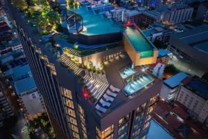 Edge Central Pattaya Residence with Living Room