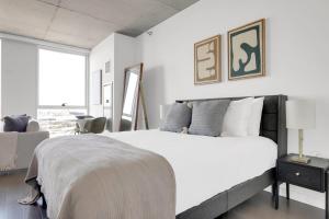 Near North Studio w Gym Roof nr shopping CHI-575