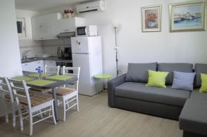 Charming villa with sea view and swimming pool