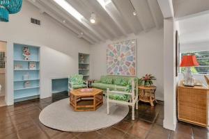 Extravagant Palm Beach Pool Oasis! Sleeps 8!