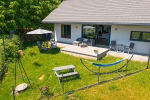 Domek Ale Fajnie - taras z widokiem na góry