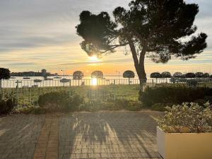 Superior Seaview Apt. with Pool