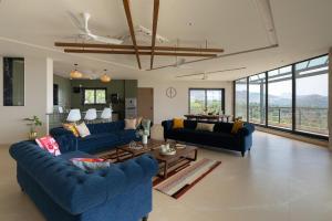 Pearl Lakeview Mansion by StayVista - Lakeside villa with Infinity pool, In-house theatre & Games room