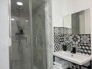 Hotels Class'Eco Chambly : Chambre Double avec Salle de Bains Privative - Non remboursable