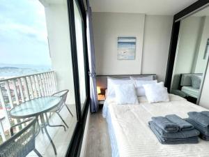 The Base Central PATTAYA Long Balcony King-Bed with Infinity Pool & Free Netflix - 3hvězdičkové hotely ve městě Pattaya Central