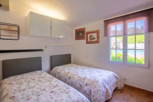 Maisons de vacances Le Mas d Emponse avec piscine : photos des chambres