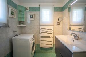 Maisons de vacances Le Mas d Emponse avec piscine : photos des chambres