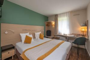 Hotels Kyriad Lyon Est - Bron Eurexpo Le Cottage : Chambre Supérieure avec 1 Lit Double et 1 Lit Simple