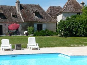 luxury cottage for 2, beautiful views, large swimming pool, no children