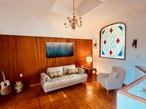 Luminosa casa en barrio famoso