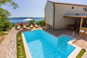 Villa Antani with heated pool, sauna & jacuzzi - Kostelj