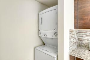 Coral Gables 2br w wd pool gym near shops MIA-46