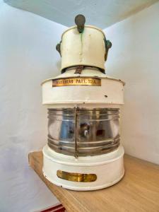 Knocker Cottage is a 3 bedroom made up of 1 double bedroom and 2 small double bedrooms in small village 10 min to beaches