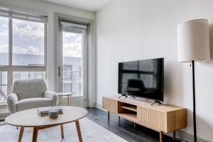 Mission Valley 1br w gym wd pool nr shops SAN-20