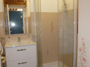 Appartements Studio avec Parking, Wi-Fi et Animaux Acceptes - Proche Etang de Thau et Thermes - FR-1-571-19 : photos des chambres