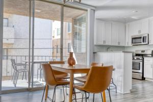 Beverly Hills 2BR nr Bristol Farms The Grove LAX-679