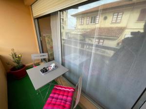 Charmant appartement à 50m de la plage avec terrasse, parking privé et balcon aménagé - FR-1-413-216