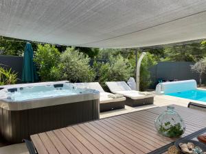 Villas Villa plain-pied 12 min Aix spa, piscine, borne electique : photos des chambres