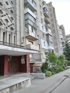 Трьохкімнатна квартира неподалік центру