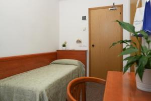 Single Room with Balcony room in Hotel International