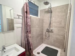 T1 moderne au cœur dAix-les-Bains, balcon, 2** étoiles - FR-1-555-33