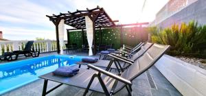 Sunny Holiday House with pool