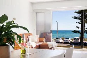 Luxury Beachfront Retreat on Henley Beach Esplanade - Grange