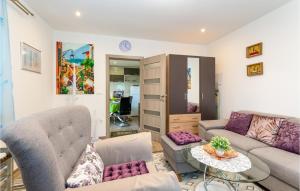 Stunning Apartment In Karin Gornji