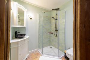 B&B / Chambres d'hotes La Tour Des Remparts : Chambre Double avec Salle de Bains Privative