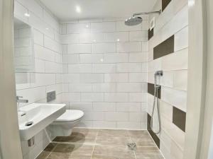 3 The Boatyard - Luxurious waterside 4 bed townhouse, lift, parking