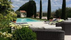 B&B / Chambres d'hotes Mas Saint Julien : Suite Lit King-Size - Vue sur Piscine