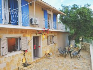 Spiros cottage by Alegria apartments