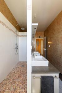 Maisons de vacances Mas Viticole Les Cardelines with swimming pool - by feelluxuryholidays : photos des chambres
