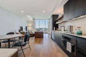 21st FL 2BD Condo-Rainey St-Best views