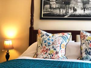 Deluxe Double Room room in The Bull at Foolow
