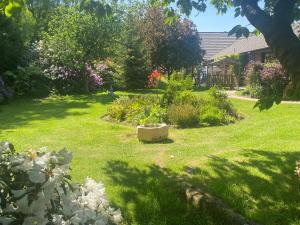 Drummond House - Pets welcome free, 3 acres of gardens, free parking