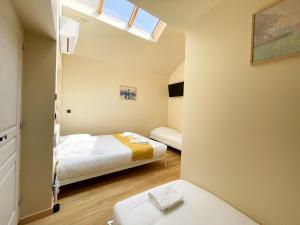 B&B / Chambres d'hotes La Collegiale : Chambre Quadruple Classique