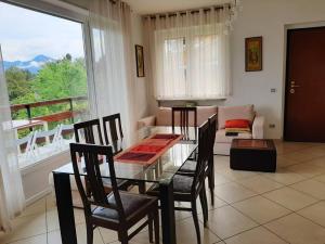 La finestra sul lago - in villa con vista e posto auto coperto