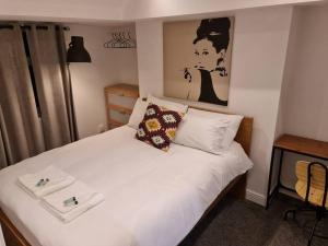 Top floor Warren st flat.