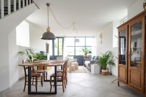 Gîte avec tennis en Baie du Mont Saint Michel à 15 minutes de la mer