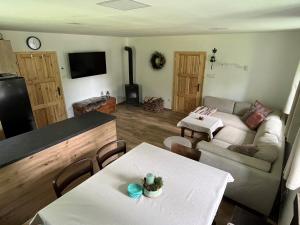 Chalupa pod lipenskou hrází